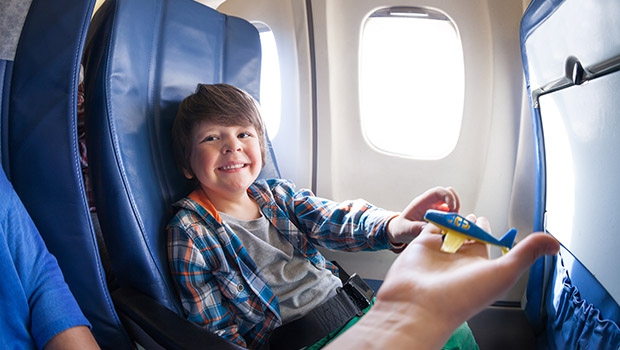 搭飛機出國前，要讓小孩睡飽嗎？8個實用妙招教你輕鬆帶小孩搭飛機